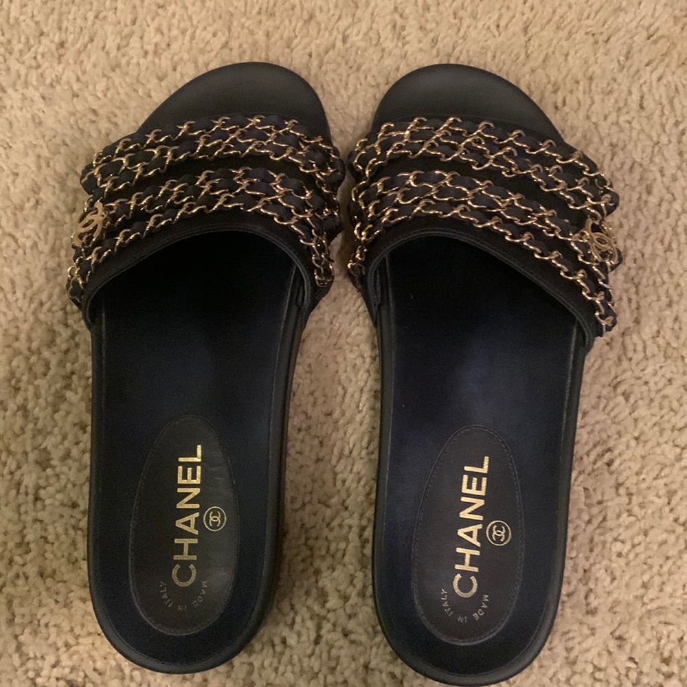 Chanel dark Navy slides Size 40 Gold chain charm logo